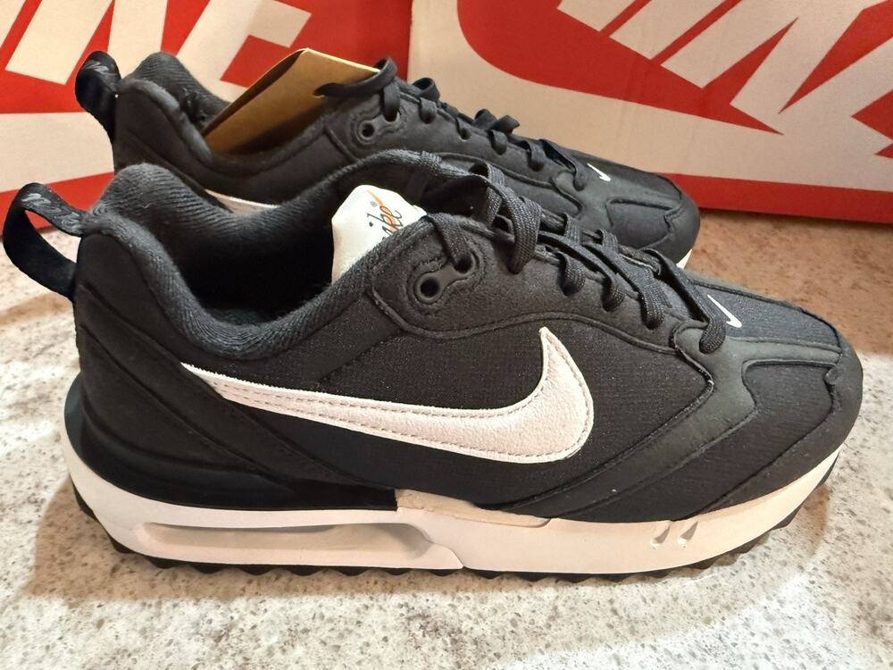 Nike Air Max Dawn Women’s Sneakers Black/Summit White Size 7.5 New In Box